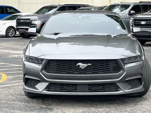 Used 2025 Ford Mustang Coupe RWD image 9