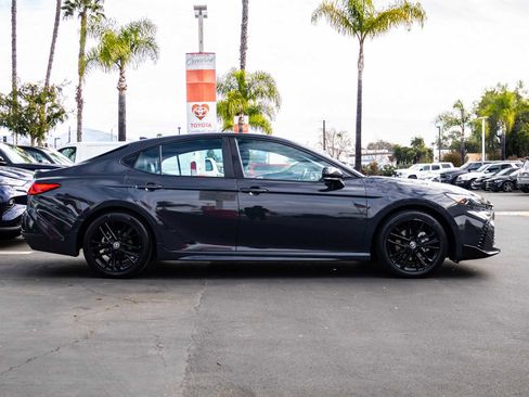 Used 2025 Toyota Camry SE image 7