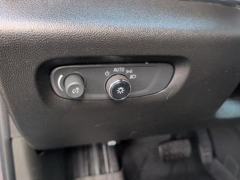 Used 2022 Chevrolet Traverse LT FWD image 24