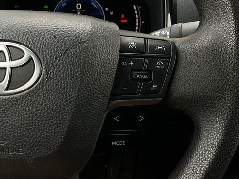 Used 2025 Toyota Camry LE image 33