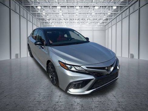 Used 2022 Toyota Camry XSE FWD image 7