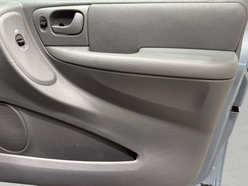 Used 2006 Dodge Grand Caravan SXT FWD image 13
