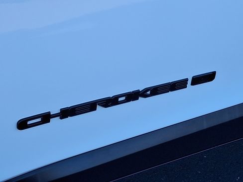 Certified 2021 Jeep Cherokee Latitude Lux 80th Anniv w/ Quick Order Package 26U 80TH image 32