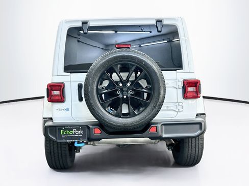 Used 2023 Jeep Wrangler Unlimited Sahara AWD/4WD image 7