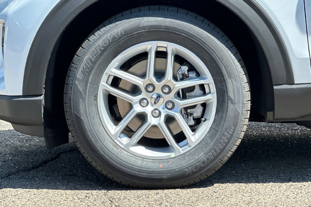 New 2026 Ford Explorer Active w/ Active Comfort Package RWD image 27