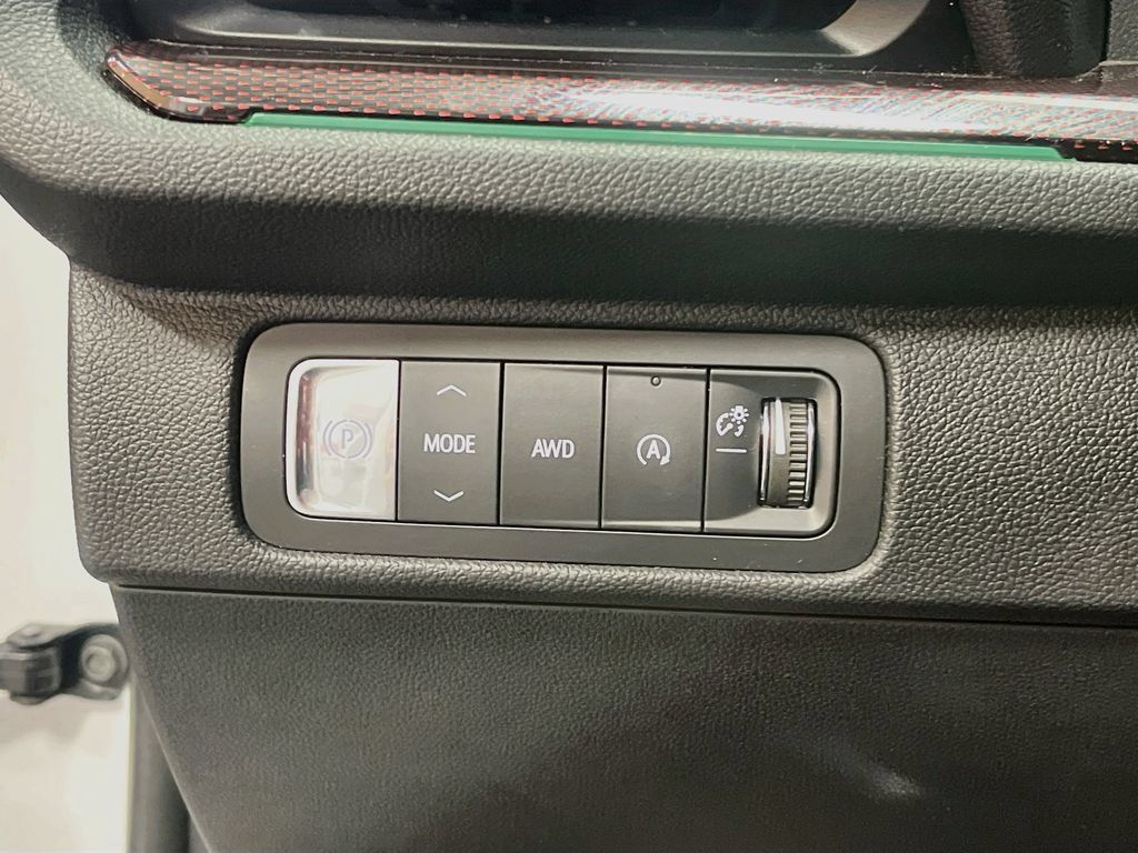 Used 2025 Chevrolet Traverse RS w/ LPO, Floor Liner Package AWD/4WD image 10
