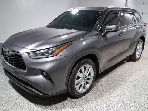 Used 2024 Toyota Highlander Limited FWD image 36