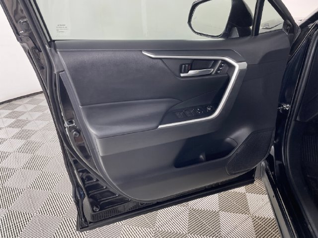 Used 2022 Toyota RAV4 XLE Premium AWD/4WD image 17