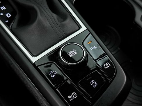 Certified 2025 Kia Sportage LX FWD image 8