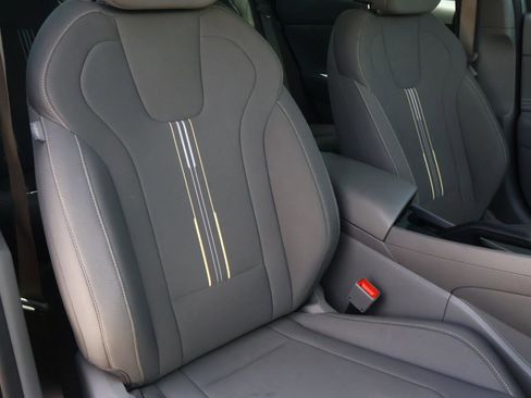 Used 2025 Hyundai Elantra Sport FWD image 16