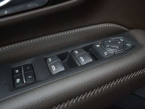 Used 2022 GMC Yukon XL Denali image 13