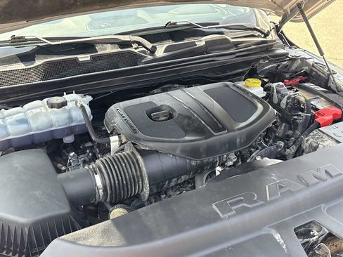 Used 2025 RAM 1500 Laramie AWD/4WD image 13