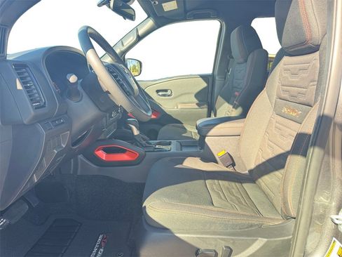 Used 2024 Nissan Frontier Pro-X image 9