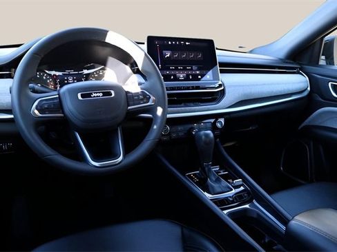 Used 2024 Jeep Compass Latitude image 12