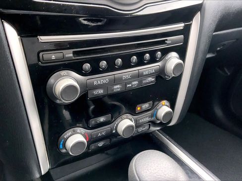 Used 2017 Nissan Pathfinder S image 33