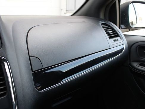 Used 2019 Dodge Grand Caravan SXT w/ Driver Convenience Group image 17