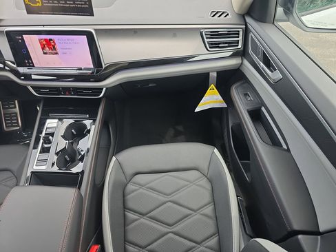 New 2026 Volkswagen Atlas Peak Edition AWD/4WD image 14