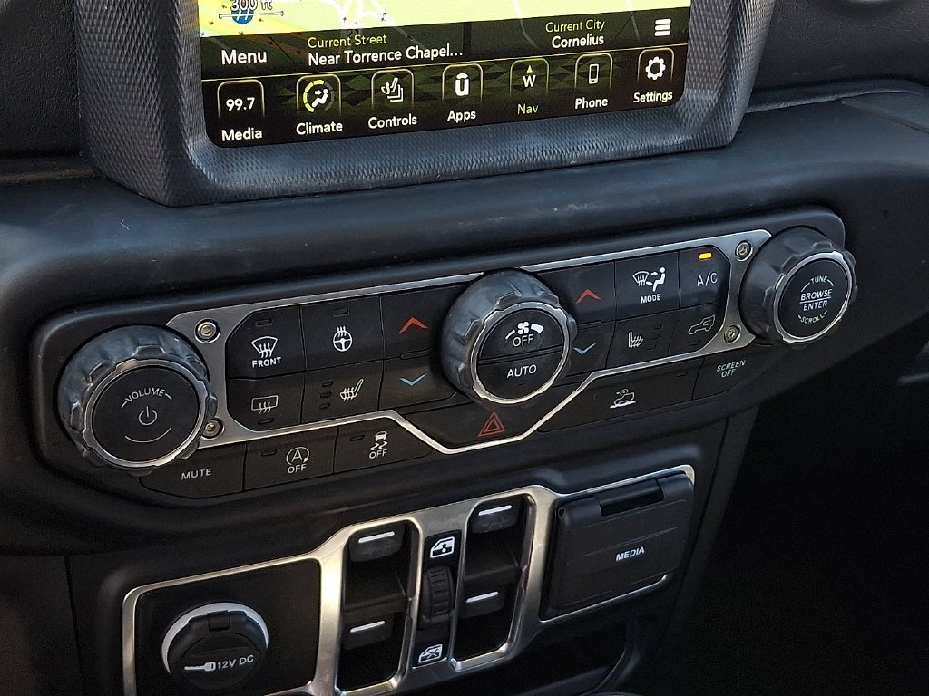 Used 2022 Jeep Wrangler Unlimited Sahara w/ Cold Weather Group AWD/4WD image 15