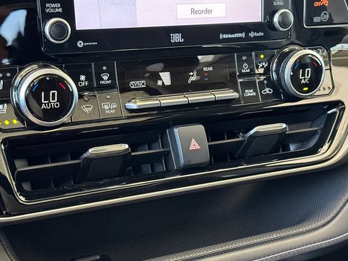 Used 2020 Toyota Highlander Limited FWD image 22