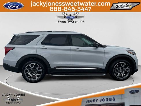 Certified 2025 Ford Explorer Platinum w/ Ultimate Package AWD/4WD image 6