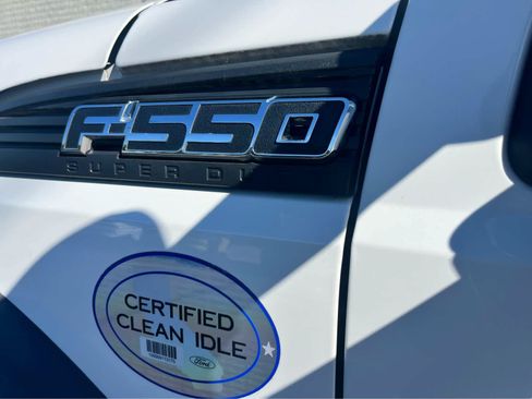 Used 2015 Ford F550 4x4 Regular Cab Super Duty image 25