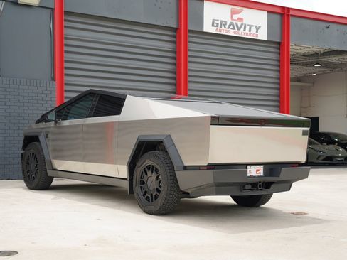 Used 2024 Tesla Cybertruck AWD Crew Cab image 13