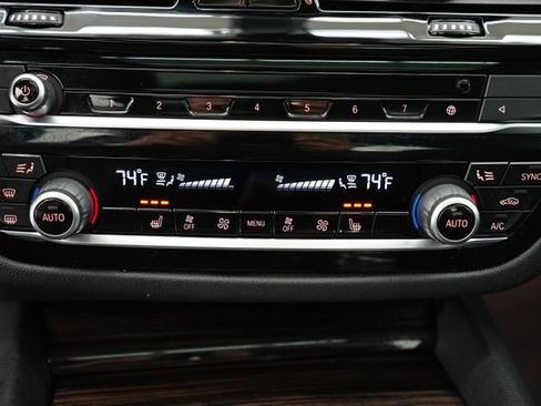 Used 2023 BMW 530e xDrive w/ Convenience Package image 20