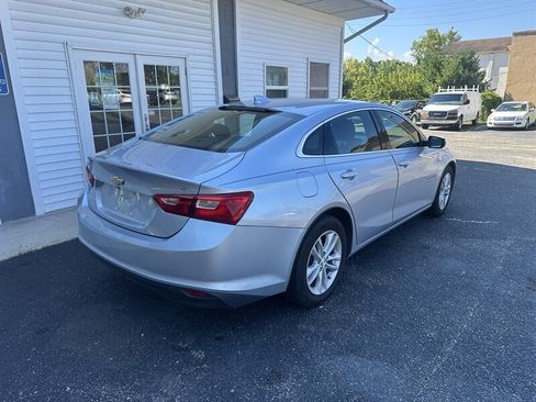 Used 2017 Chevrolet Malibu LT FWD image 19