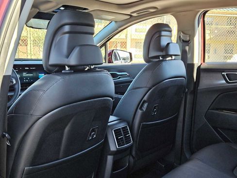 Certified 2023 Kia Sportage SX image 18