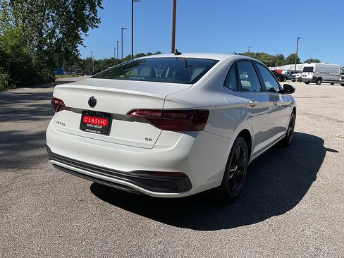 Used 2023 Volkswagen Jetta SE w/ Panoramic Sunroof Package FWD image 5