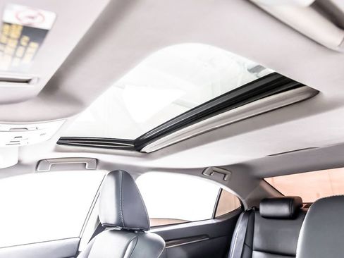 Used 2018 Lexus ES 350 w/ Premier Package FWD image 15