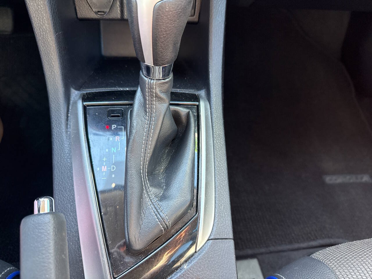 Used 2017 Toyota Corolla SE w/ Carpet Mat Package (TMS) FWD image 41