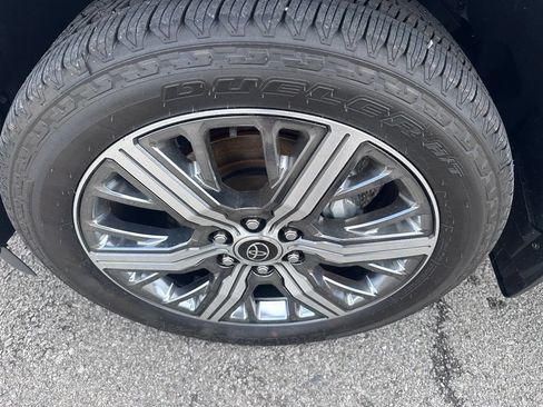 Used 2023 Toyota Sequoia Capstone AWD/4WD image 10