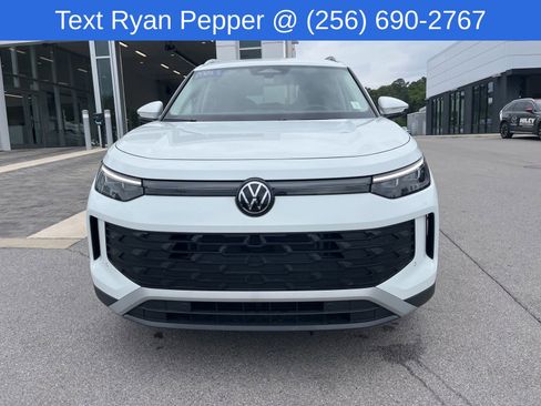 Certified 2025 Volkswagen Tiguan SE AWD/4WD image 2
