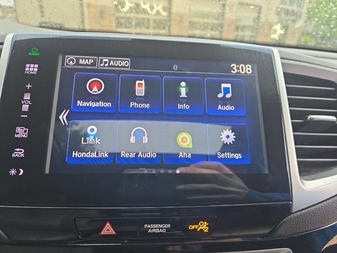 Used 2016 Honda Pilot Touring image 30