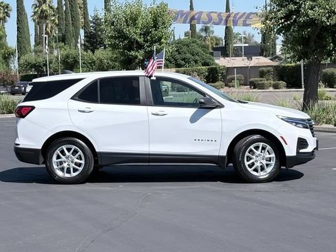 Used 2022 Chevrolet Equinox LS w/ LS Convenience Package FWD image 4