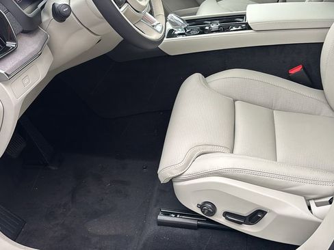 New 2026 Volvo XC90 B6 Ultra image 28