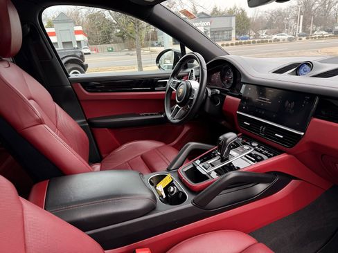 Used 2022 Porsche Cayenne Coupe image 27