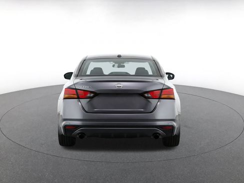 Used 2025 Nissan Altima 2.5 SV FWD image 8