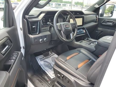 Used 2025 GMC Sierra 2500 AT4 AWD/4WD image 12