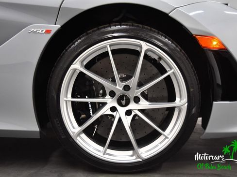 Used 2025 McLaren 750S image 33