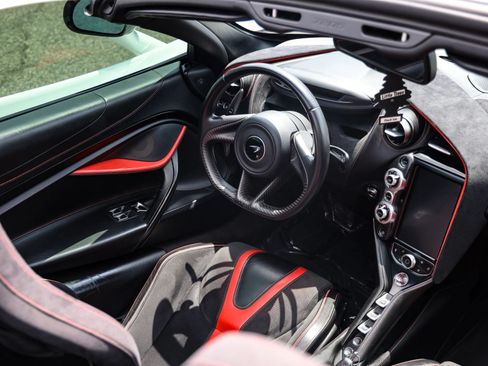 Used 2020 McLaren 720S Spider RWD image 30