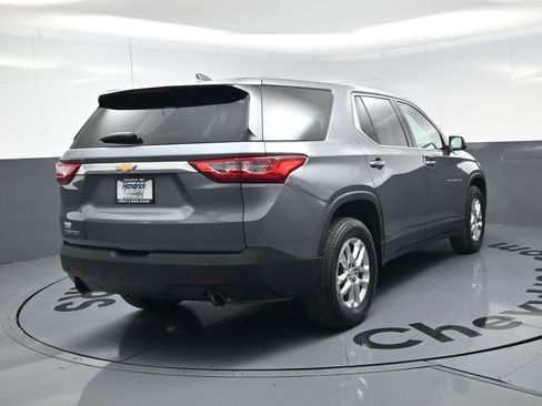 Used 2021 Chevrolet Traverse LS image 9