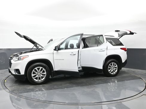 Used 2020 Chevrolet Traverse LT w/ Driver Confidence II Package image 49