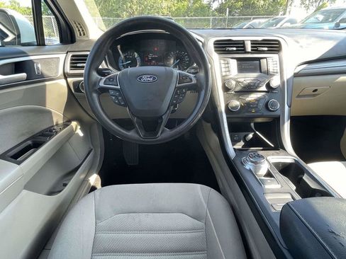 Used 2018 Ford Fusion SE FWD image 10