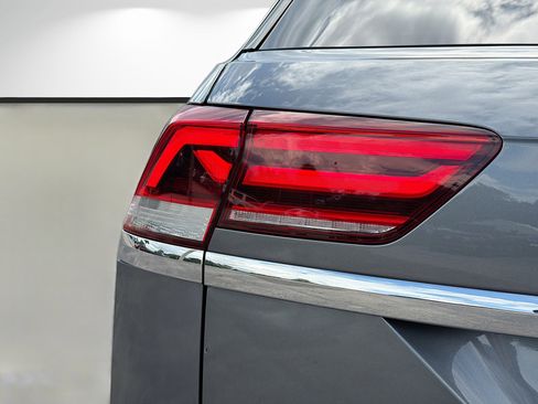 Used 2023 Volkswagen Atlas Cross Sport SE w/ Panoramic Sunroof Package FWD image 10