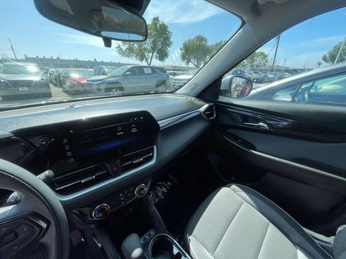 Used 2025 Chevrolet TrailBlazer LT FWD image 36