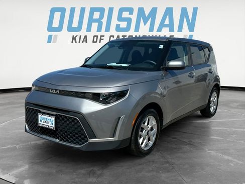 Used 2024 Kia Soul LX w/ Option Group 015 FWD image 2