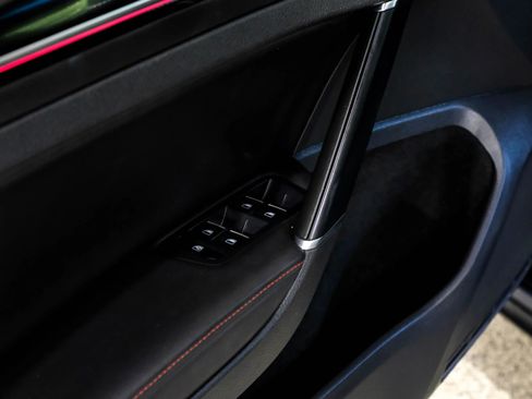 Used 2015 Volkswagen GTI SE image 51