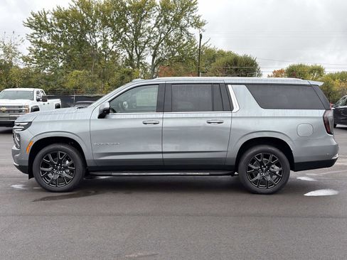 New 2026 Chevrolet Suburban LT w/ Comfort Package image 11